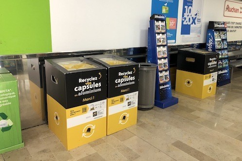 Point d'apport volontaire pour recycler les capsules en aluminium