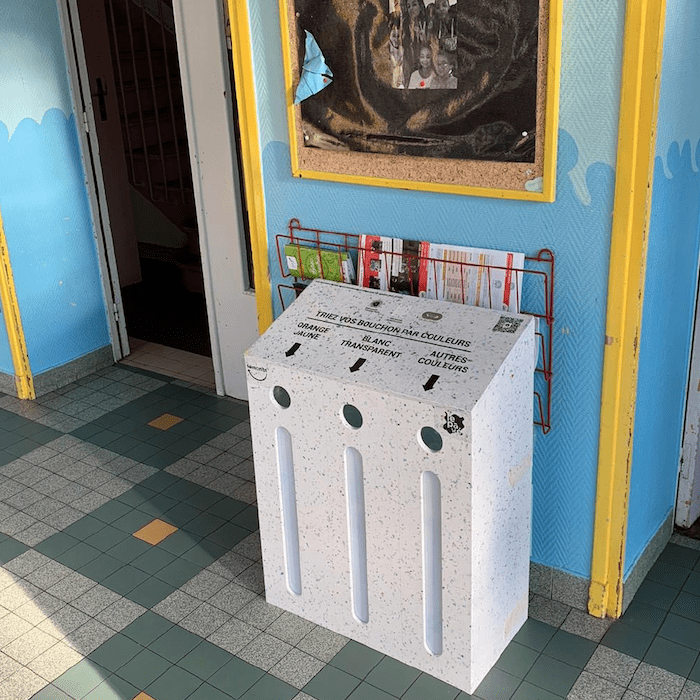 Projet recyclage bouchon siège de gradins Lemon Tri Le Pavé SAS Minimum